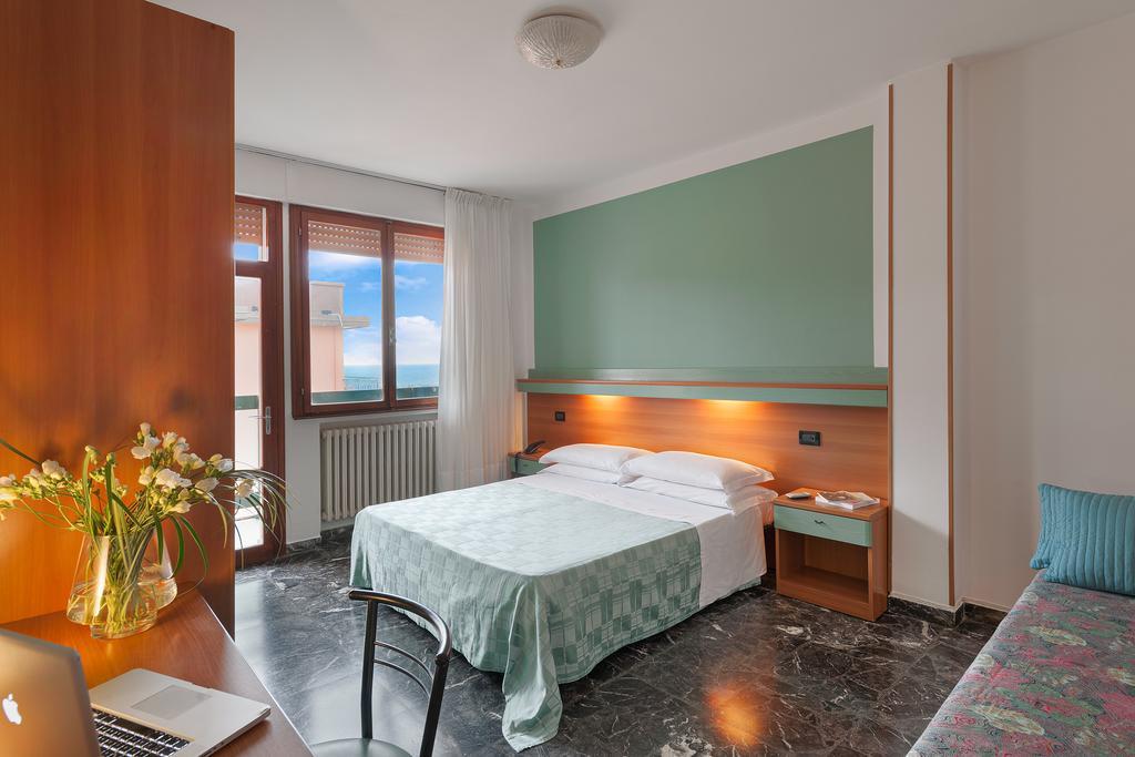 Hotel Europeo Соттомаріна Екстер'єр фото